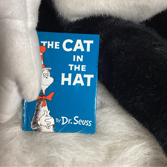 Vintage Macy’s Dr Seuss Cat in the Hat 30” Plush w/ Mini Hard Book NWOT - Picture 3 of 10